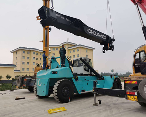 啟洋正面吊租賃為您分享集裝箱正面吊的特點(diǎn)